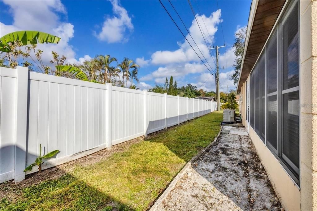 For Sale: $125,000 (2 beds, 2 baths, 1080 Square Feet)