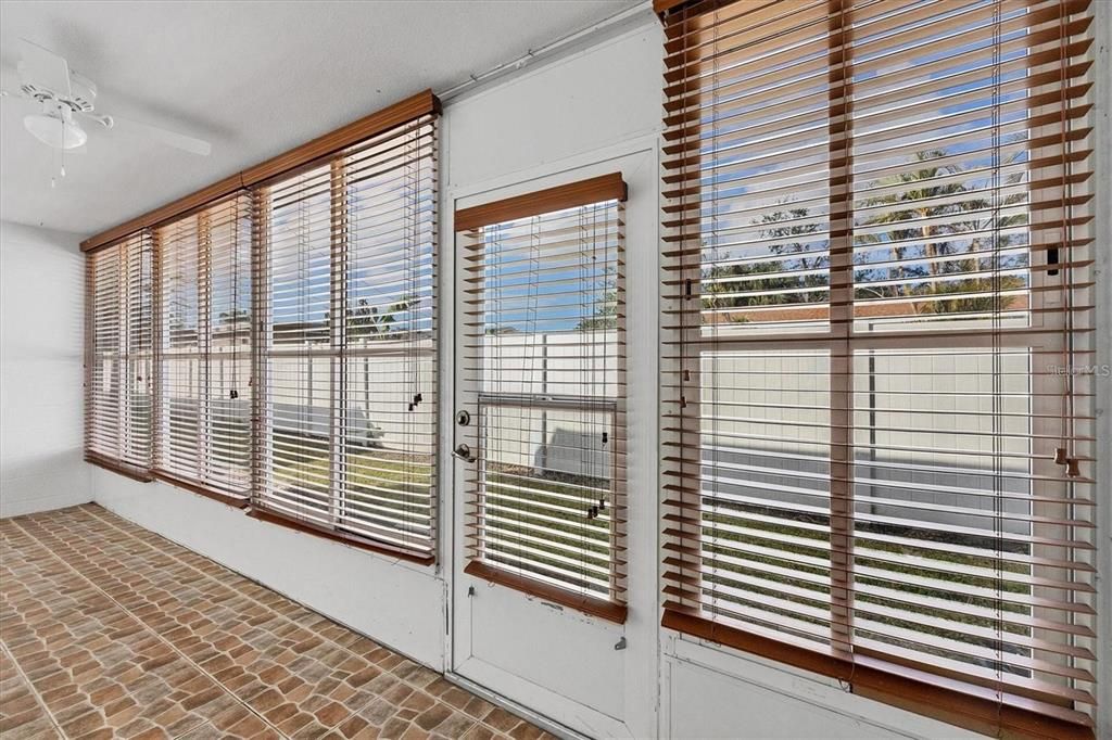 For Sale: $125,000 (2 beds, 2 baths, 1080 Square Feet)