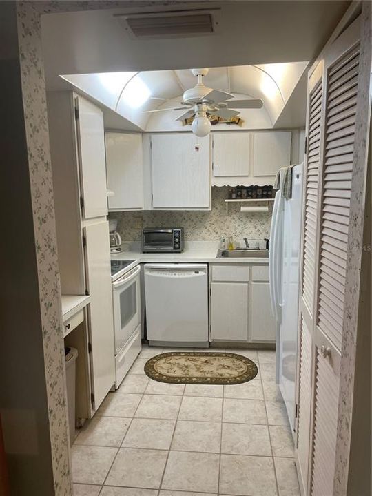 For Sale: $119,000 (2 beds, 1 baths, 1054 Square Feet)