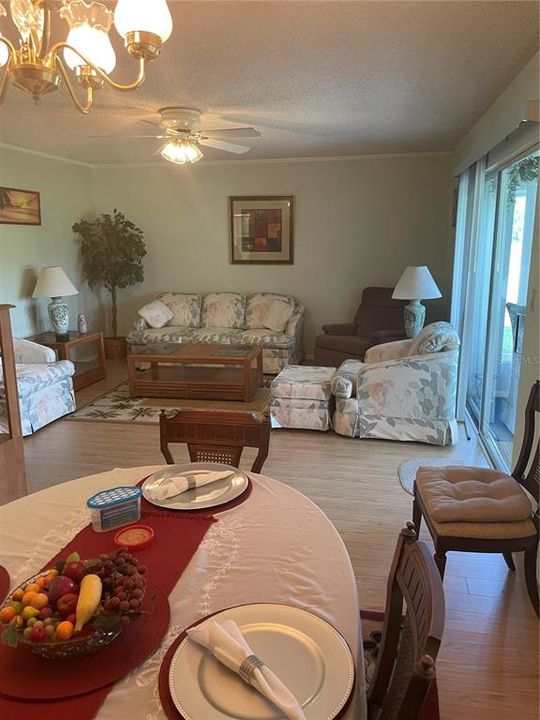 For Sale: $119,000 (2 beds, 1 baths, 1054 Square Feet)