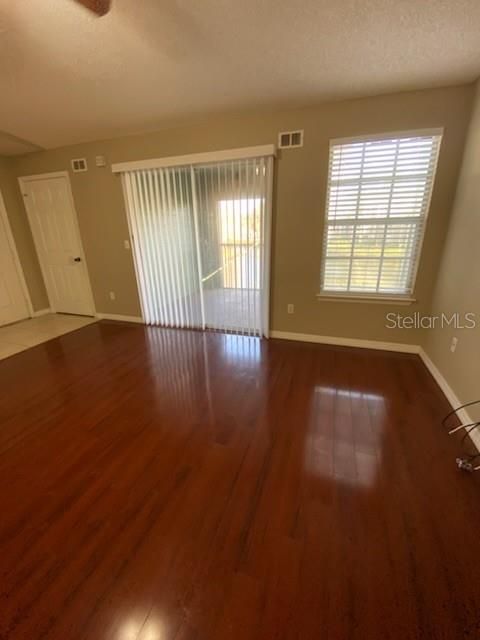 For Sale: $184,900 (3 beds, 3 baths, 1114 Square Feet)