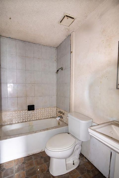 En Venta: $84,900 (3 camas, 1 baños, 1400 Pies cuadrados)