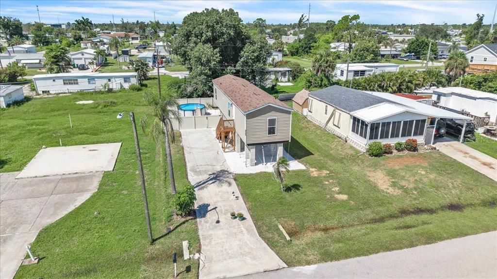 For Sale: $157,700 (2 beds, 2 baths, 728 Square Feet)