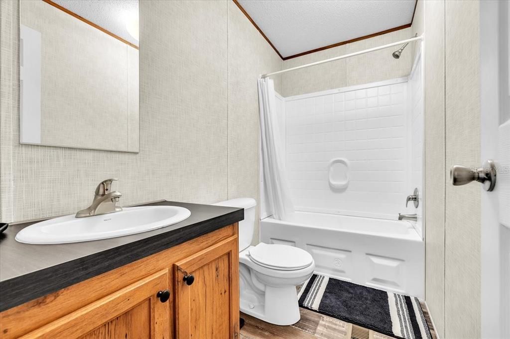 For Sale: $157,700 (2 beds, 2 baths, 728 Square Feet)