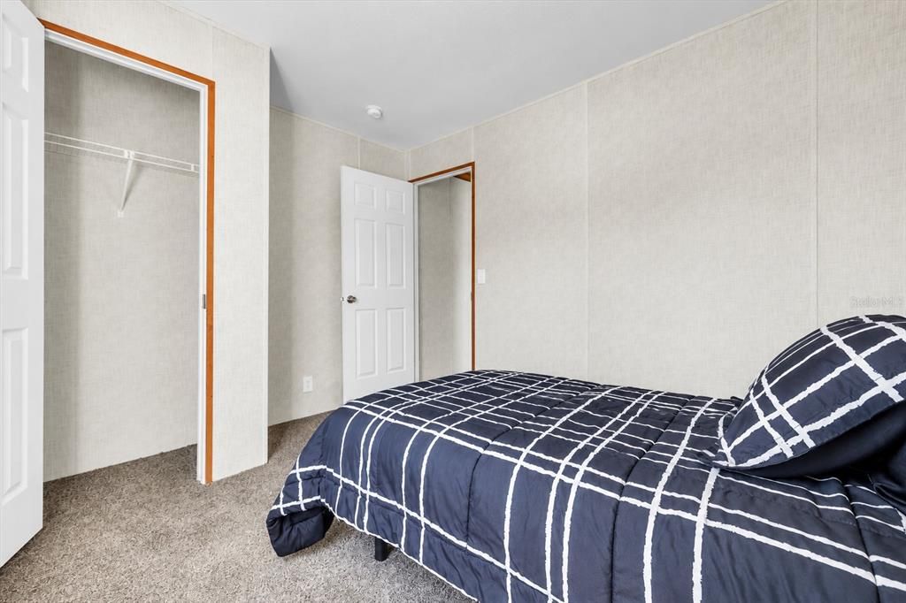 For Sale: $157,700 (2 beds, 2 baths, 728 Square Feet)