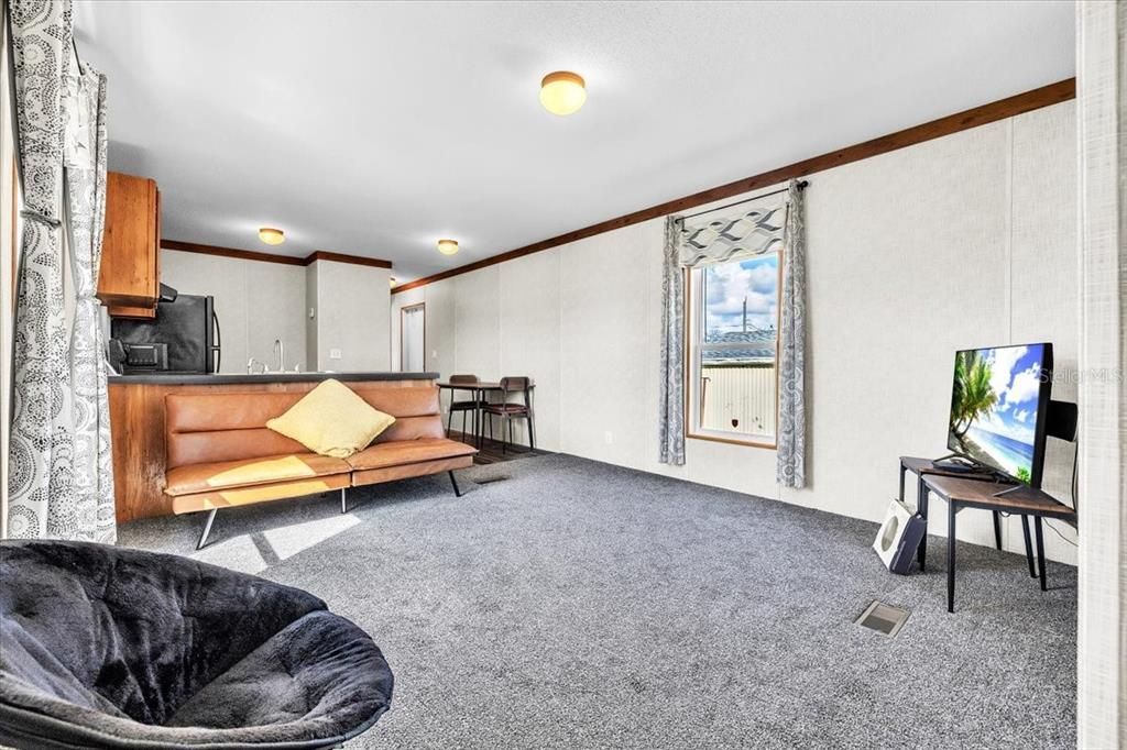 For Sale: $157,700 (2 beds, 2 baths, 728 Square Feet)