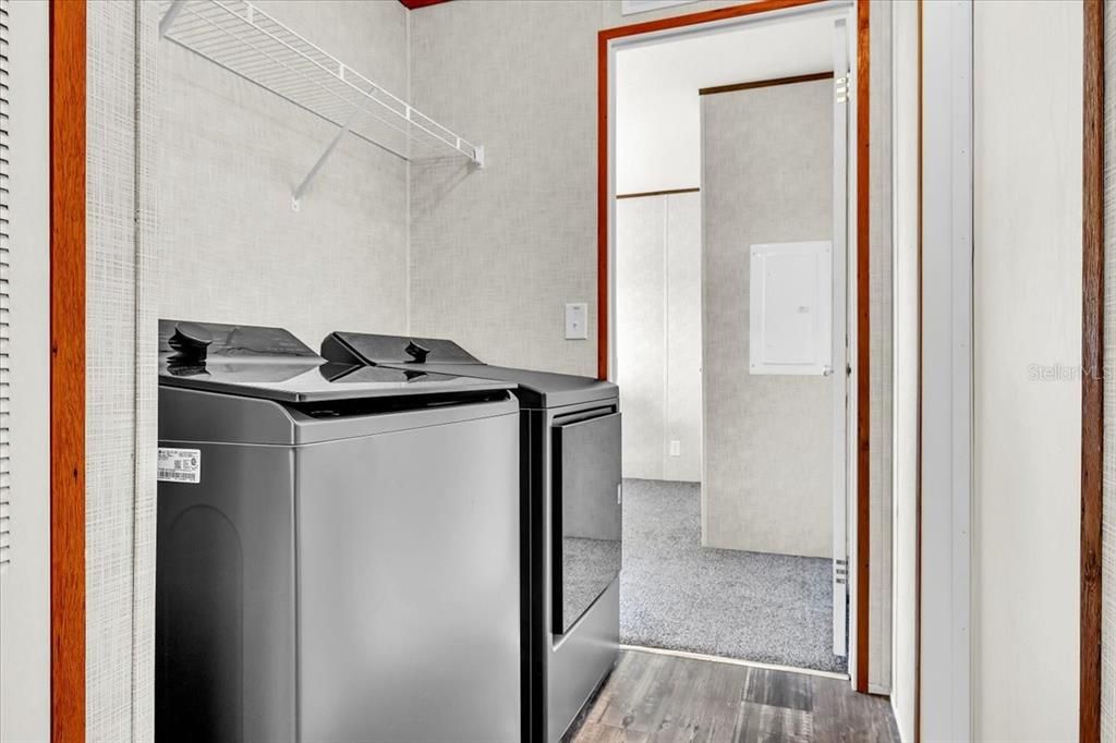 For Sale: $157,700 (2 beds, 2 baths, 728 Square Feet)