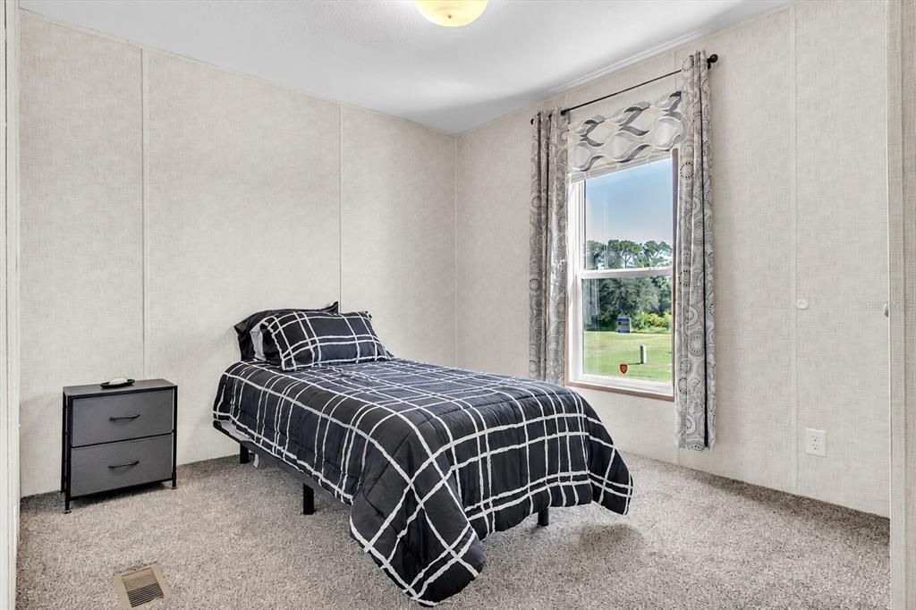 For Sale: $157,700 (2 beds, 2 baths, 728 Square Feet)