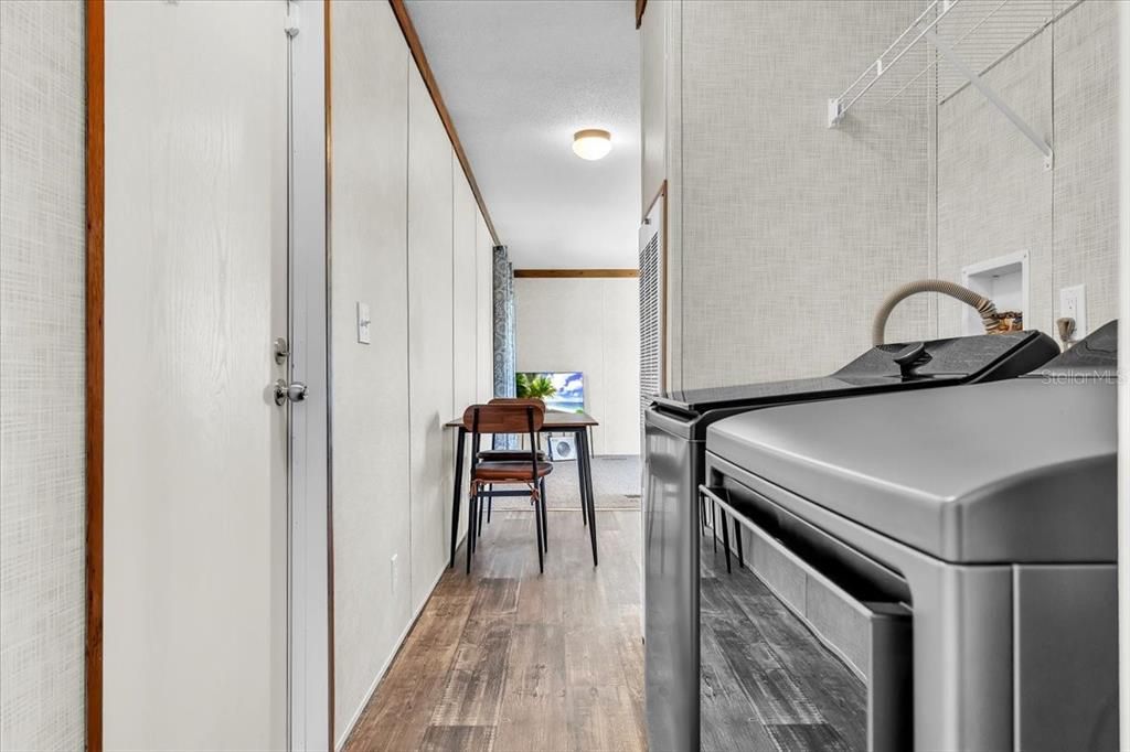 For Sale: $157,700 (2 beds, 2 baths, 728 Square Feet)