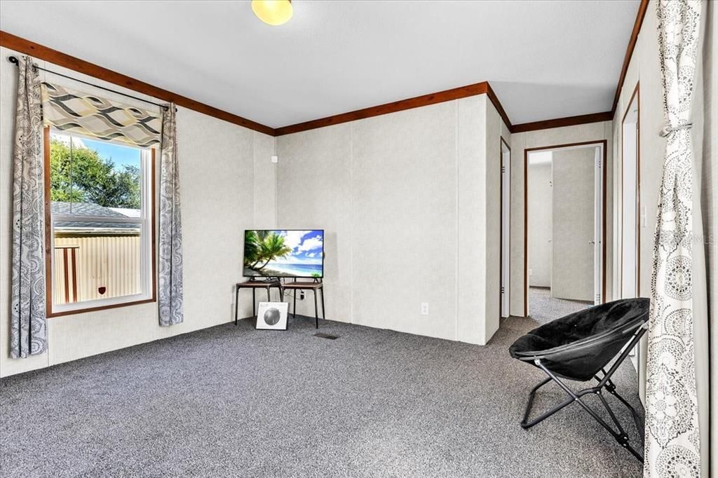 For Sale: $157,700 (2 beds, 2 baths, 728 Square Feet)