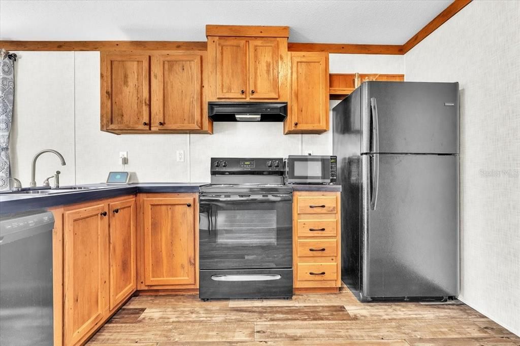 For Sale: $157,700 (2 beds, 2 baths, 728 Square Feet)
