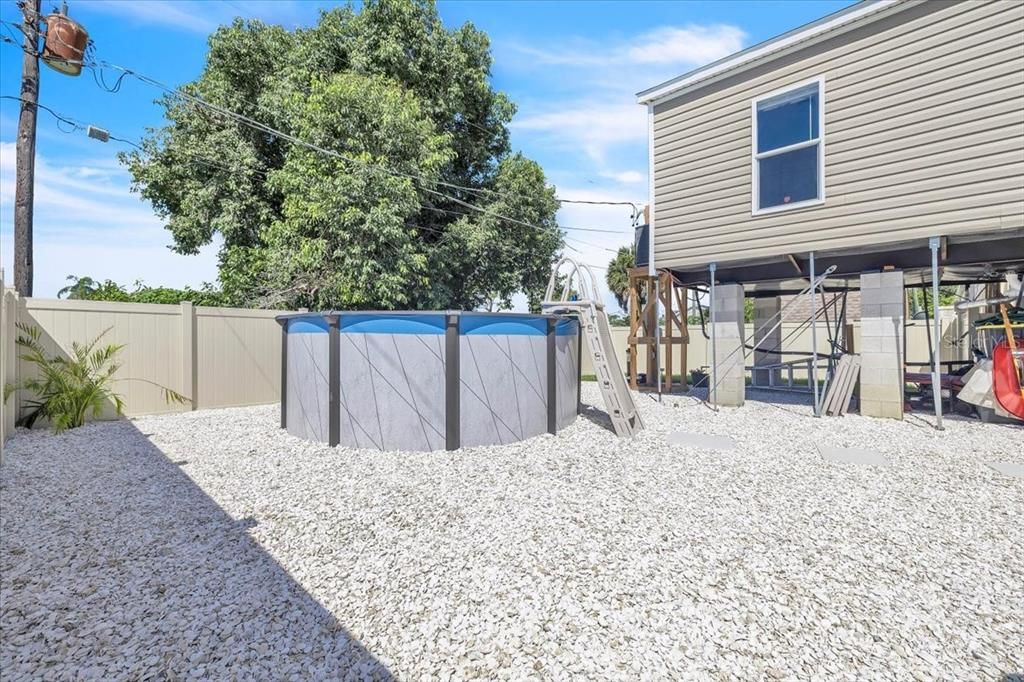 For Sale: $157,700 (2 beds, 2 baths, 728 Square Feet)