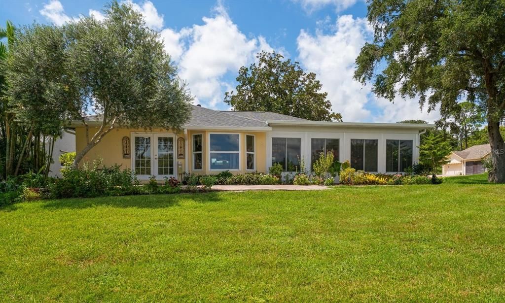 For Sale: $599,000 (3 beds, 2 baths, 1800 Square Feet)