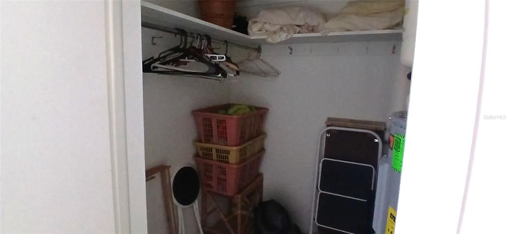 For Sale: $125,000 (1 beds, 1 baths, 640 Square Feet)
