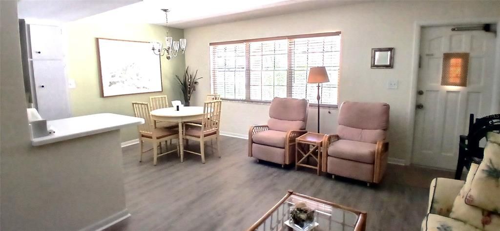 For Sale: $125,000 (1 beds, 1 baths, 640 Square Feet)