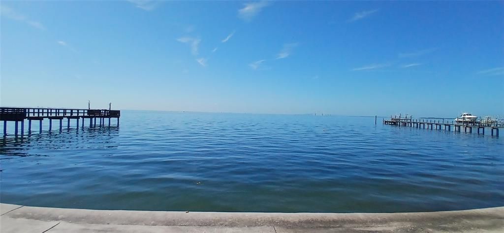 For Sale: $125,000 (1 beds, 1 baths, 640 Square Feet)
