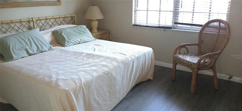 For Sale: $125,000 (1 beds, 1 baths, 640 Square Feet)