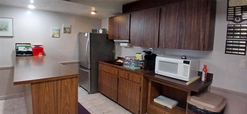 For Sale: $125,000 (1 beds, 1 baths, 640 Square Feet)