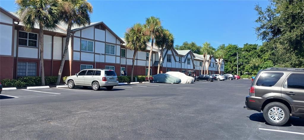 For Sale: $125,000 (1 beds, 1 baths, 640 Square Feet)