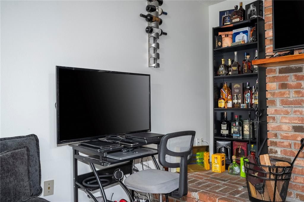 For Rent: $2,950 (4 beds, 2 baths, 1536 Square Feet)