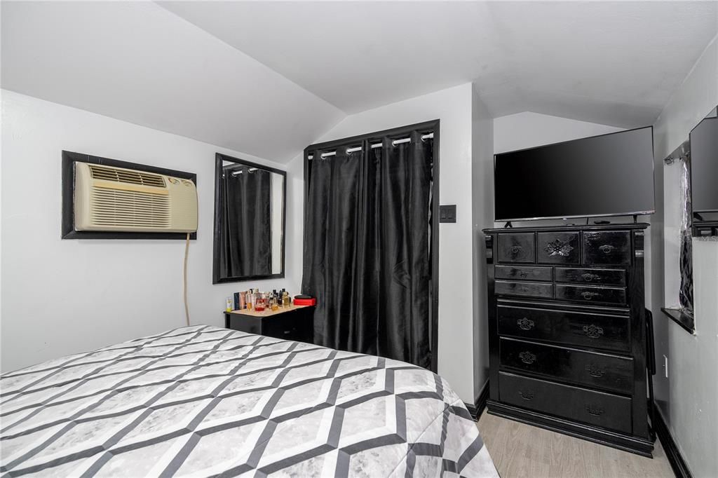 For Rent: $2,950 (4 beds, 2 baths, 1536 Square Feet)