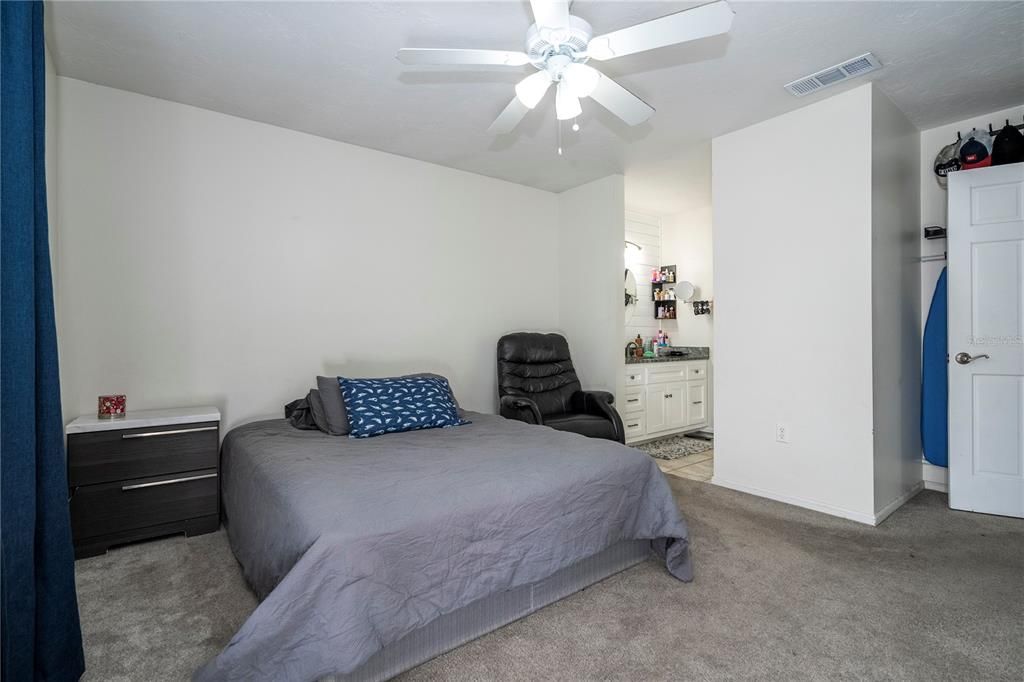 For Rent: $2,950 (4 beds, 2 baths, 1536 Square Feet)