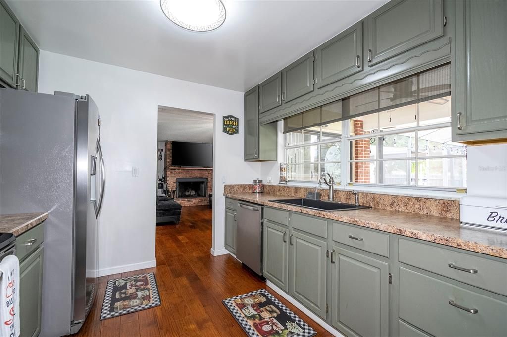 For Rent: $2,950 (4 beds, 2 baths, 1536 Square Feet)