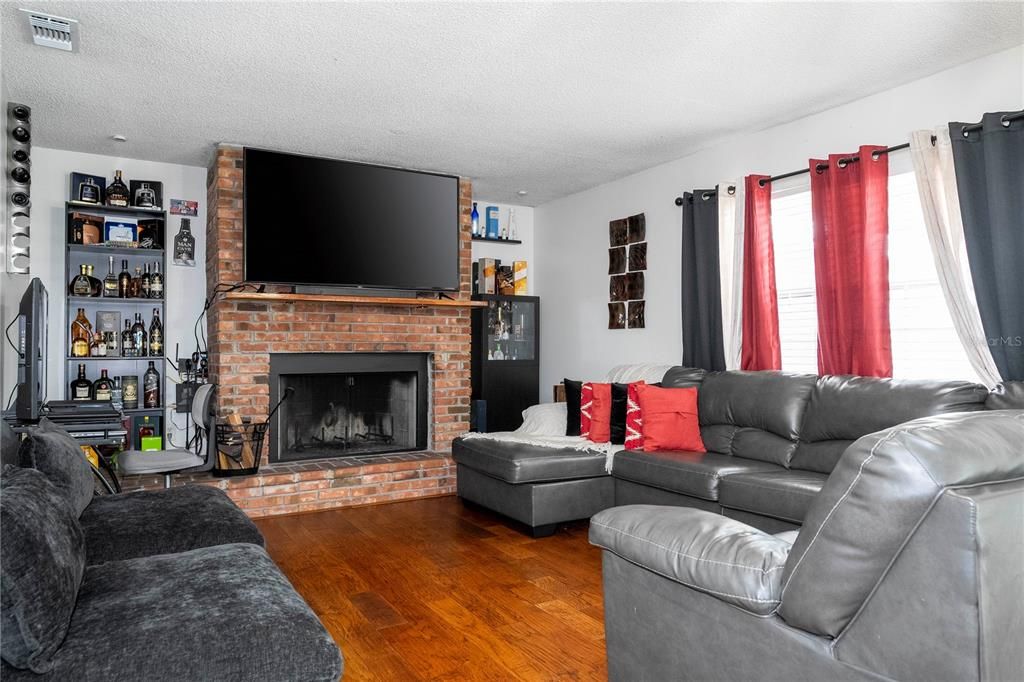 For Rent: $2,950 (4 beds, 2 baths, 1536 Square Feet)