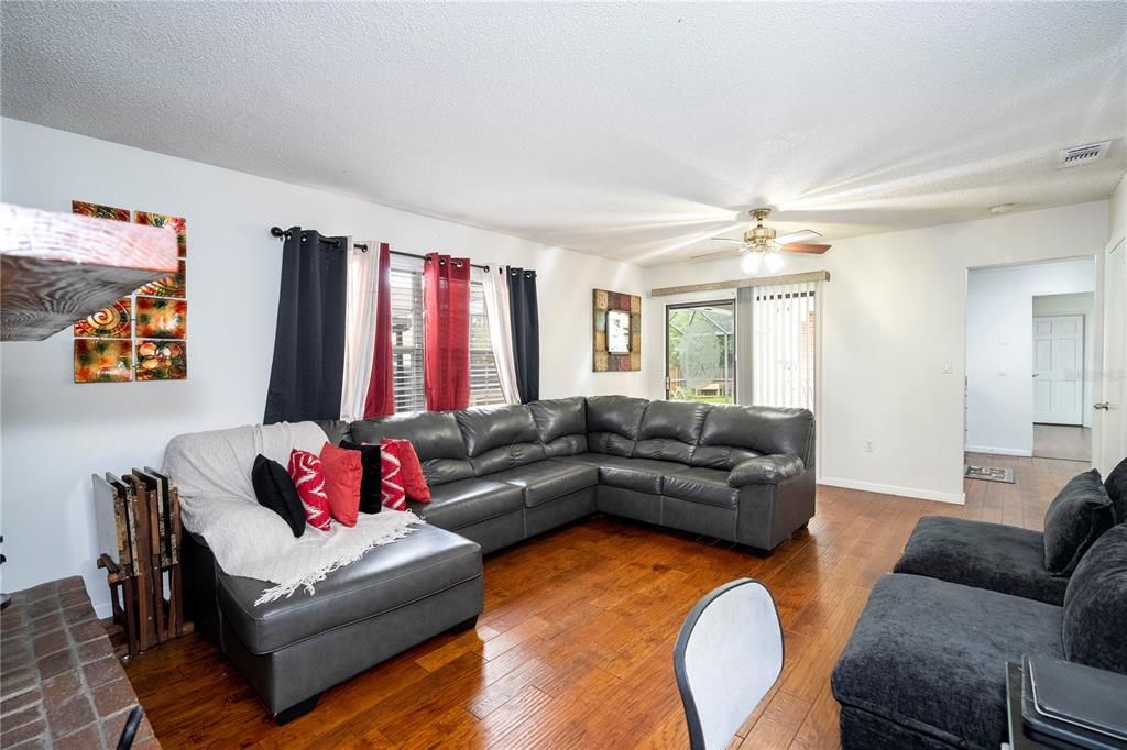 For Rent: $2,950 (4 beds, 2 baths, 1536 Square Feet)