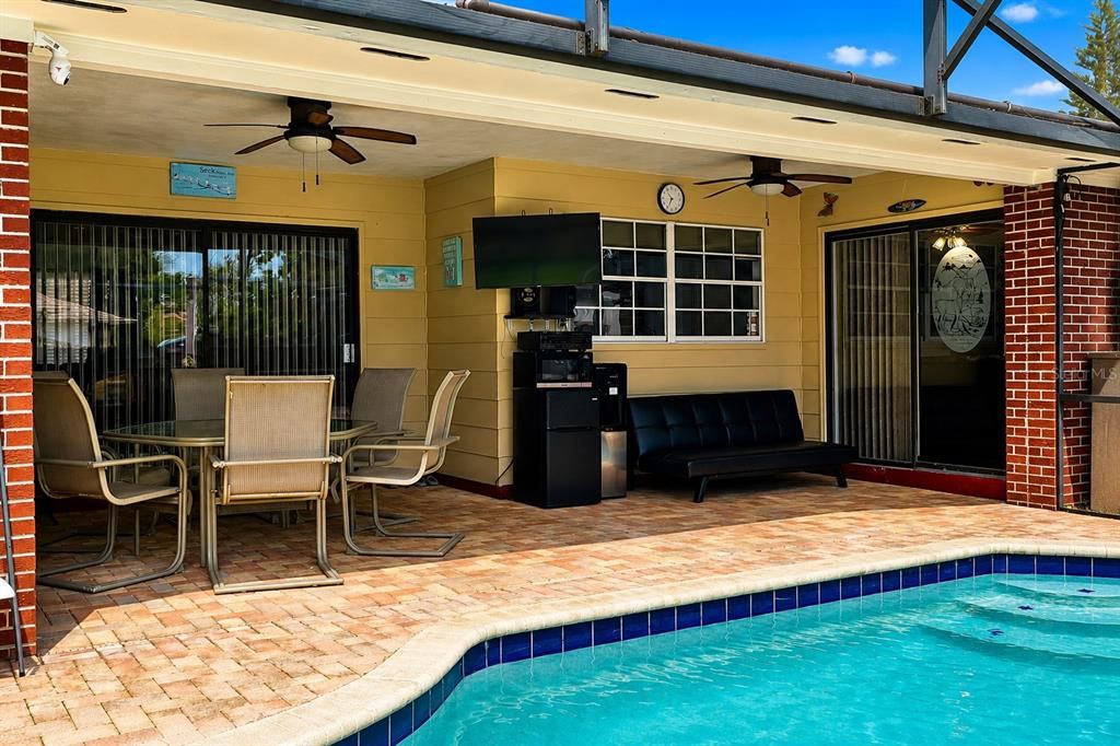 For Rent: $2,950 (4 beds, 2 baths, 1536 Square Feet)