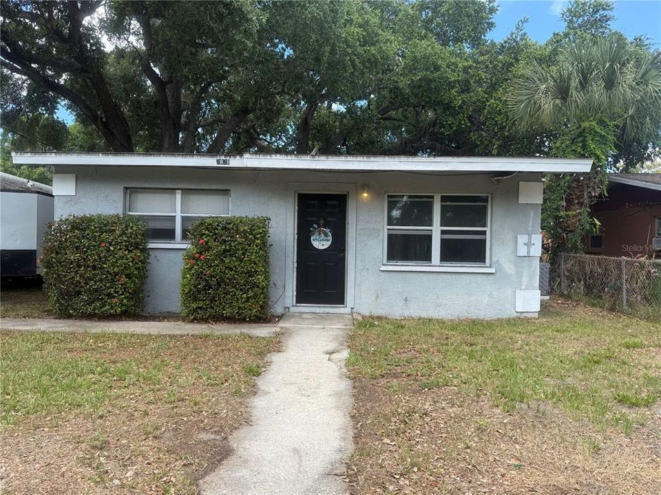 For Rent: $1,600 (3 beds, 1 baths, 860 Square Feet)