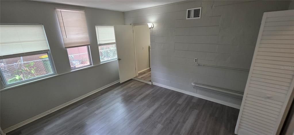 For Rent: $1,600 (3 beds, 1 baths, 860 Square Feet)