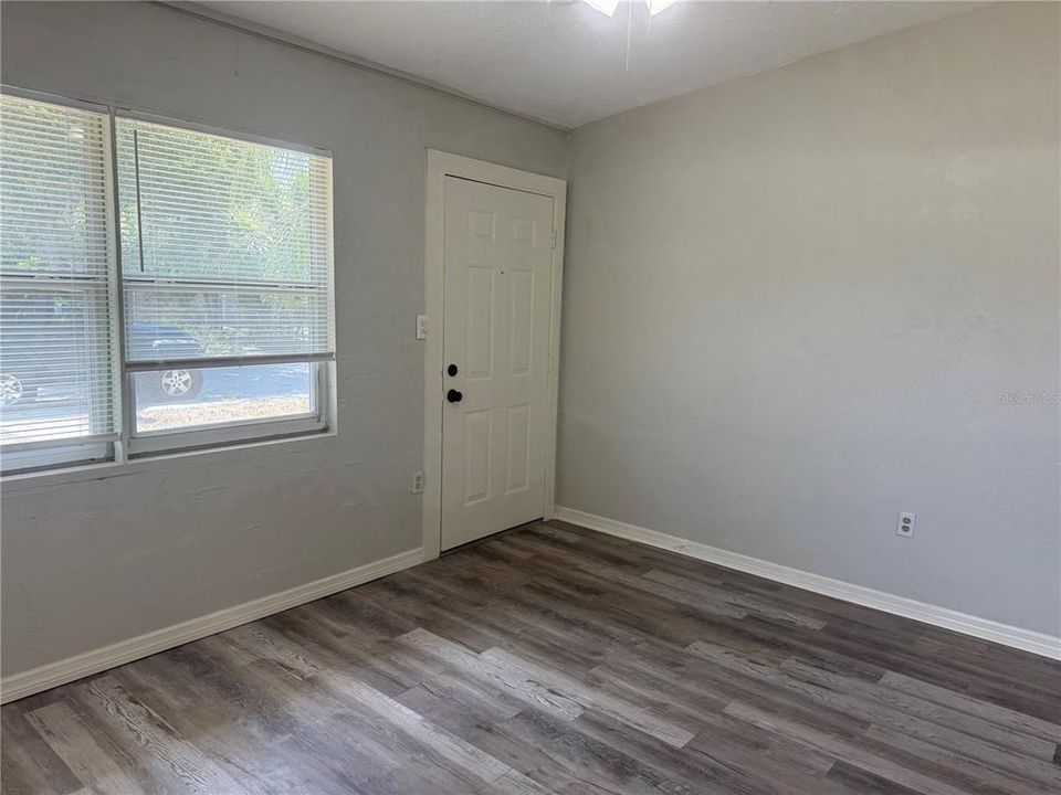 For Rent: $1,600 (3 beds, 1 baths, 860 Square Feet)