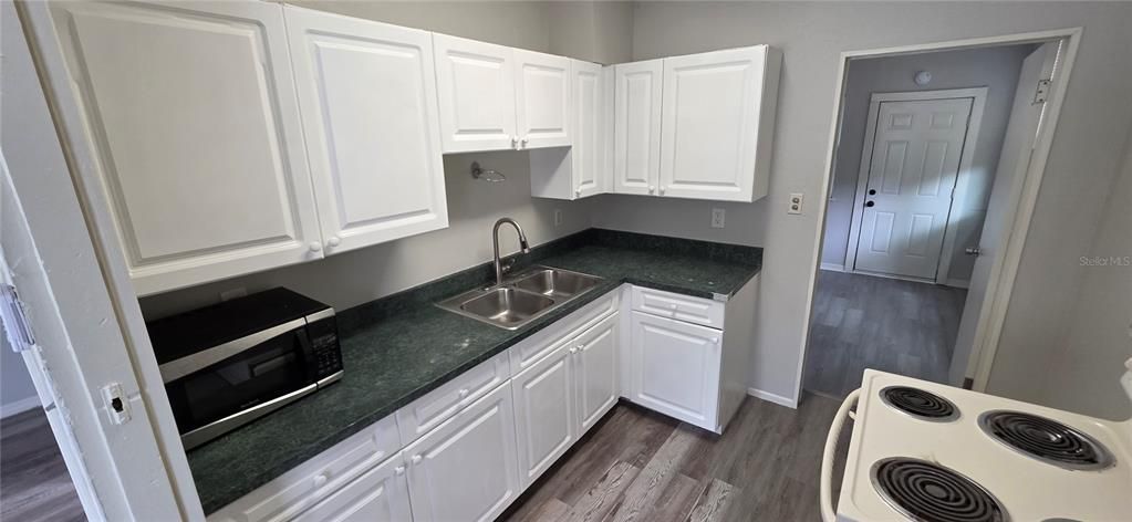 For Rent: $1,600 (3 beds, 1 baths, 860 Square Feet)