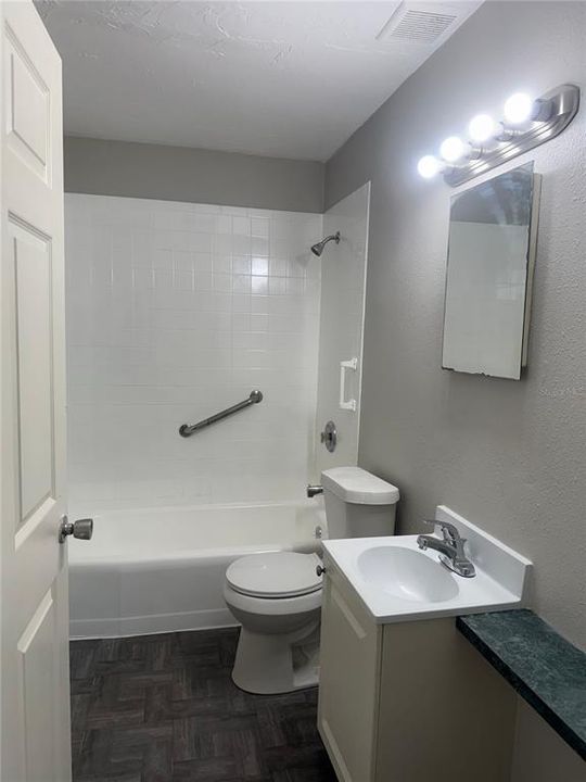 For Rent: $1,600 (3 beds, 1 baths, 860 Square Feet)
