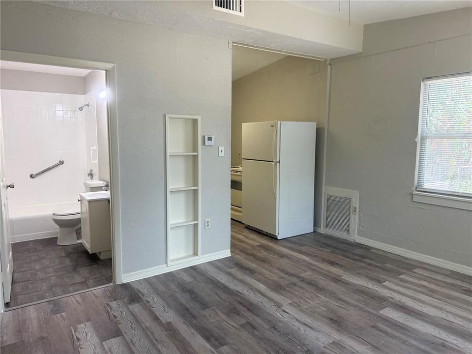 For Rent: $1,600 (3 beds, 1 baths, 860 Square Feet)
