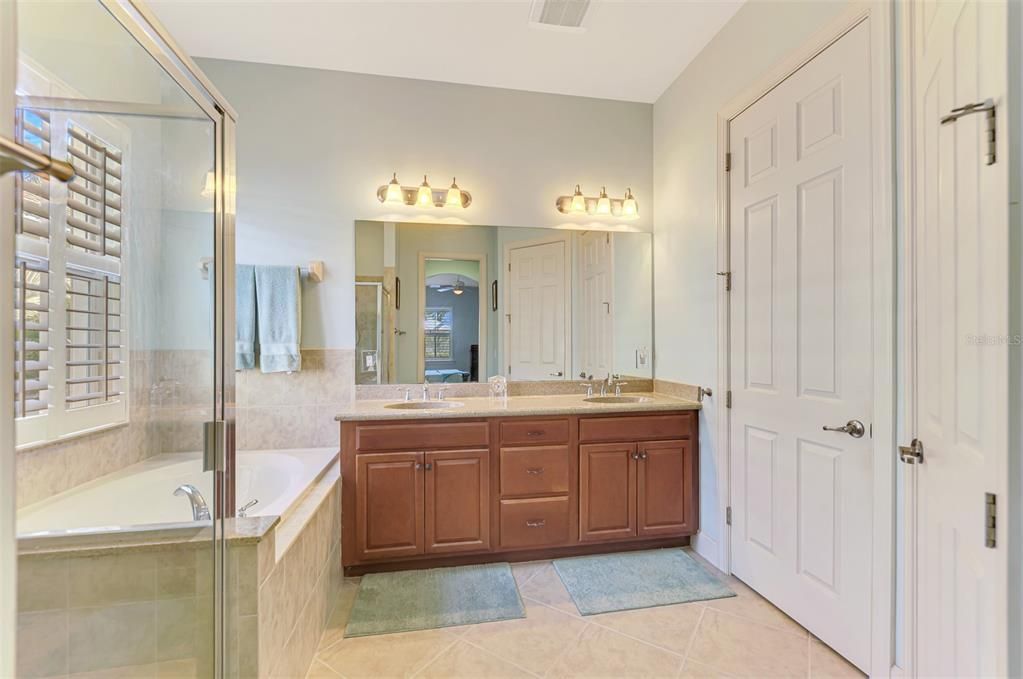 For Sale: $469,900 (2 beds, 2 baths, 1849 Square Feet)