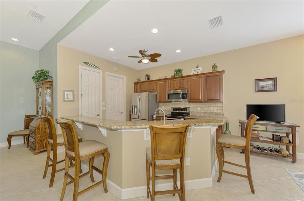 For Sale: $469,900 (2 beds, 2 baths, 1849 Square Feet)