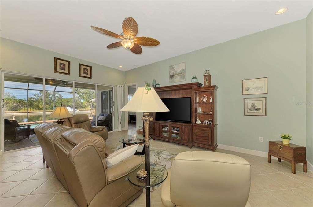 For Sale: $469,900 (2 beds, 2 baths, 1849 Square Feet)