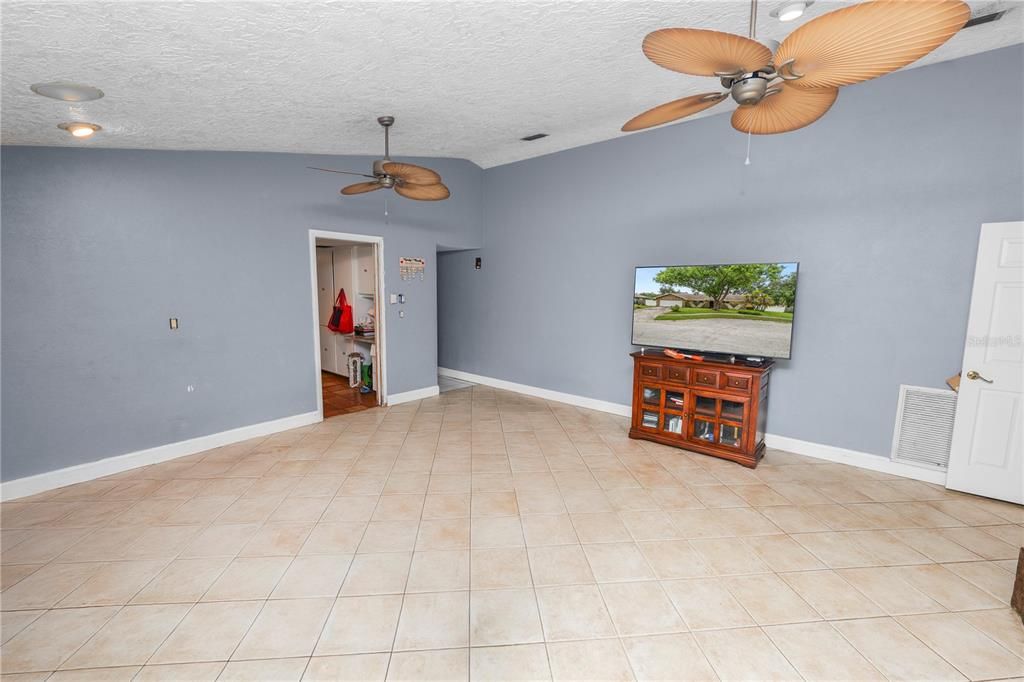 For Sale: $675,000 (4 beds, 3 baths, 2742 Square Feet)