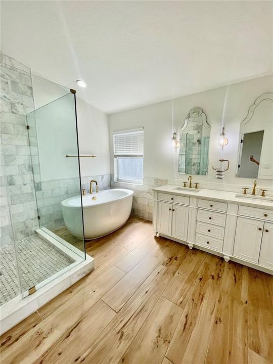 For Rent: $3,900 (4 beds, 2 baths, 2356 Square Feet)