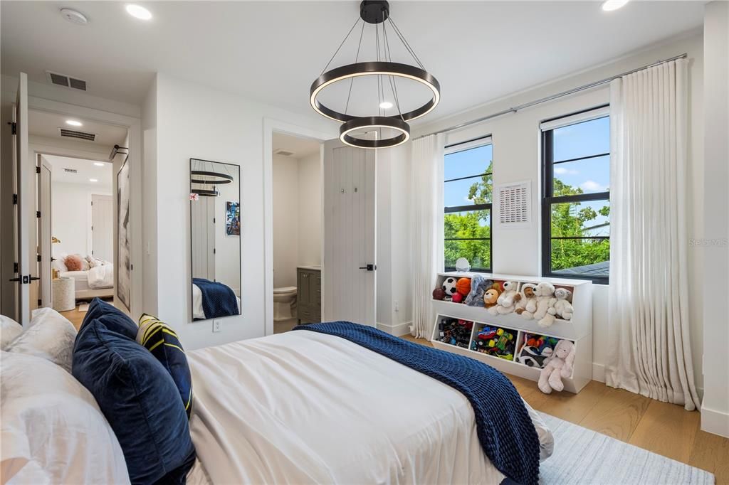 For Sale: $1,950,000 (3 beds, 3 baths, 2703 Square Feet)