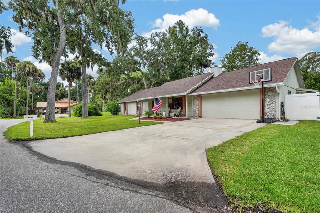 For Sale: $339,900 (3 beds, 2 baths, 1727 Square Feet)