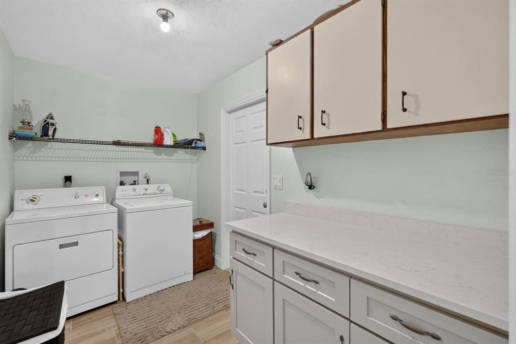 For Sale: $339,900 (3 beds, 2 baths, 1727 Square Feet)