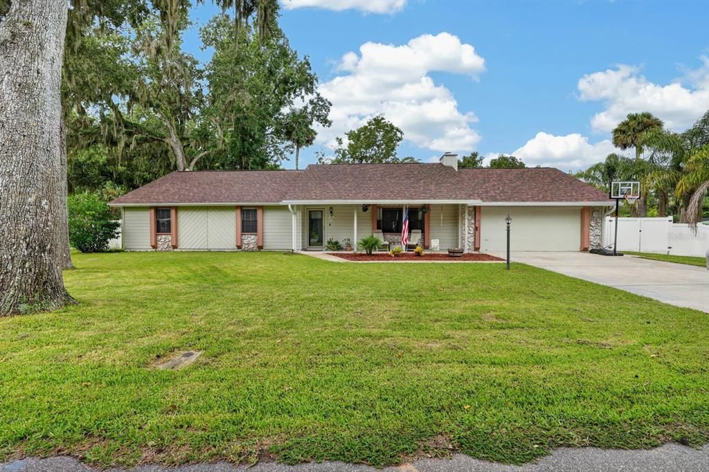 For Sale: $339,900 (3 beds, 2 baths, 1727 Square Feet)