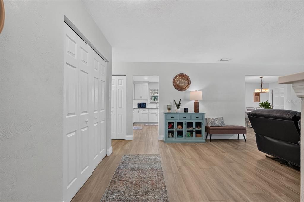 For Sale: $339,900 (3 beds, 2 baths, 1727 Square Feet)