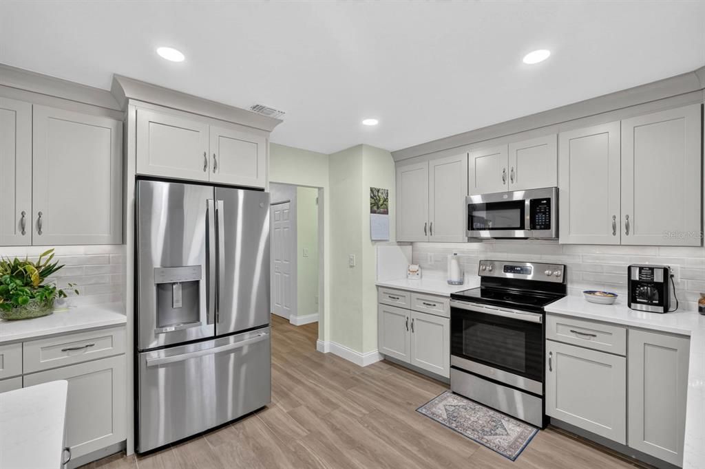 For Sale: $339,900 (3 beds, 2 baths, 1727 Square Feet)