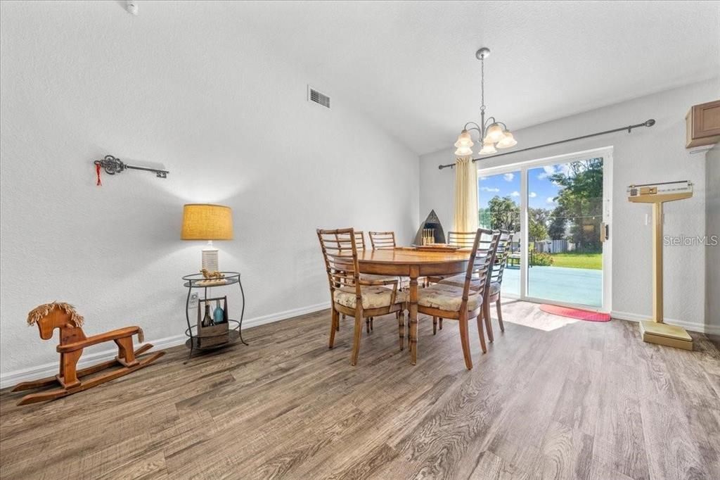 En Venta: $290,000 (3 camas, 2 baños, 1296 Pies cuadrados)