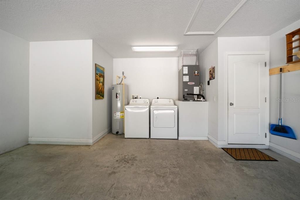 For Sale: $290,000 (3 beds, 2 baths, 1296 Square Feet)