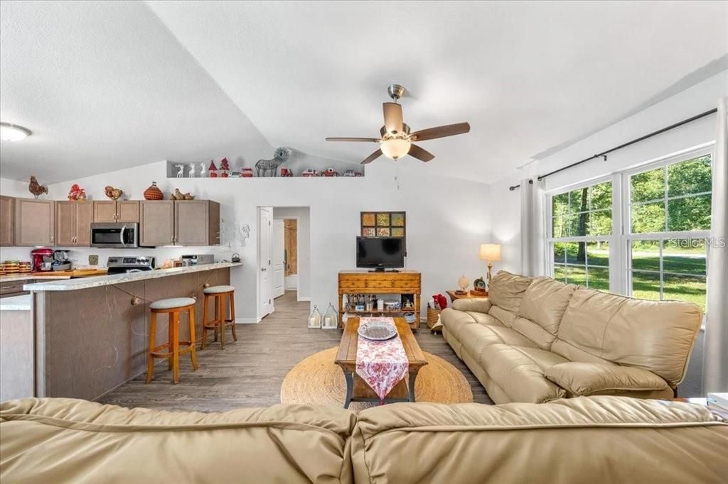 En Venta: $290,000 (3 camas, 2 baños, 1296 Pies cuadrados)